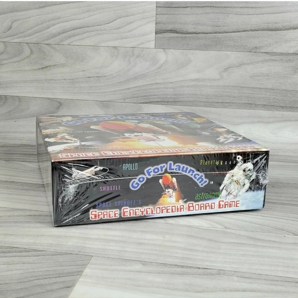 GO FOR LAUNCH Space Encyclopedia Board Game - Picture 3 of 3